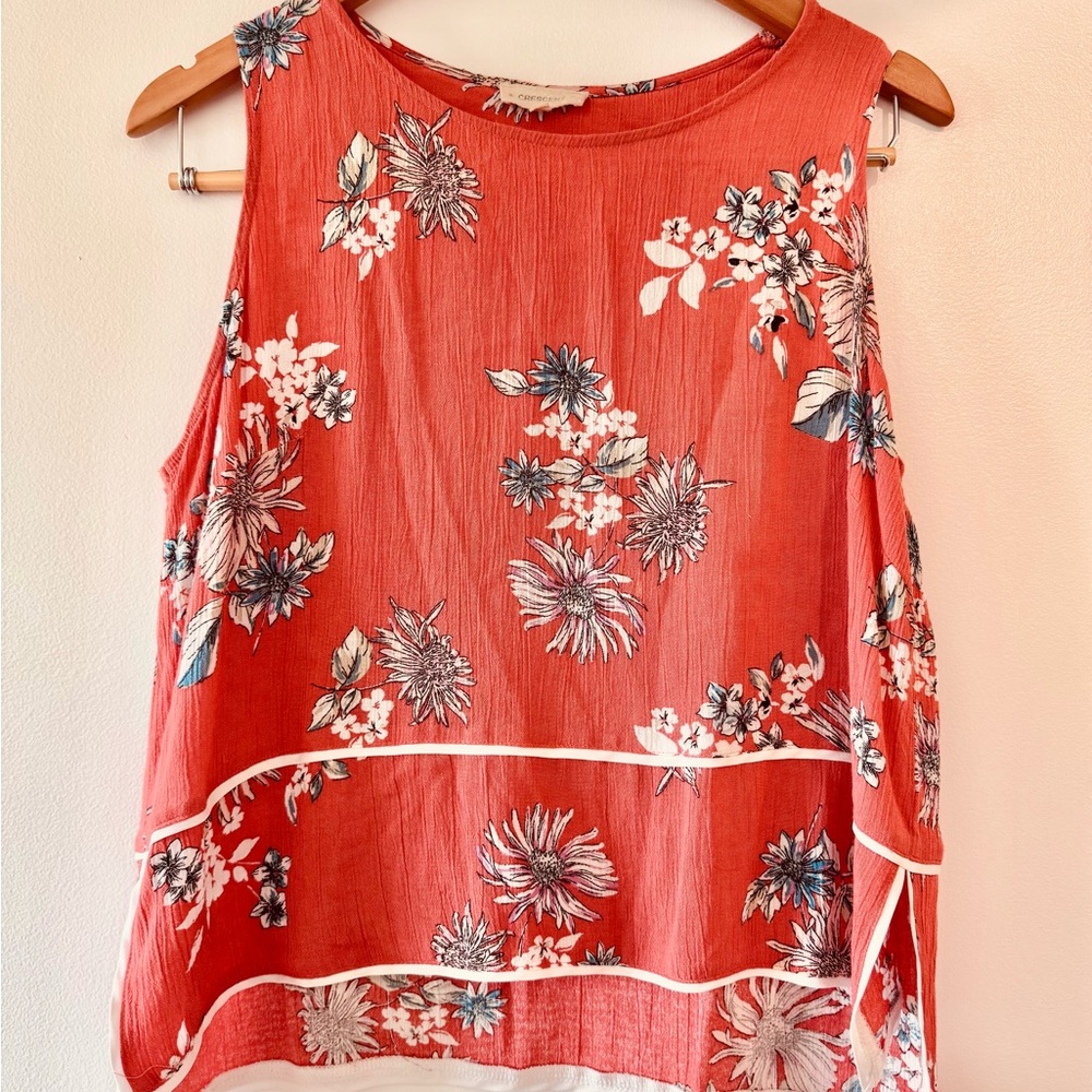 Crescent Floral Sleeveless Top - size MP